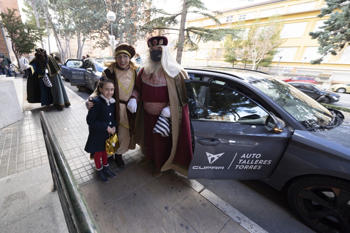 Galería de fotos: los Reyes Magos se despiden de Teruel visitando el hospital y centros de mayores