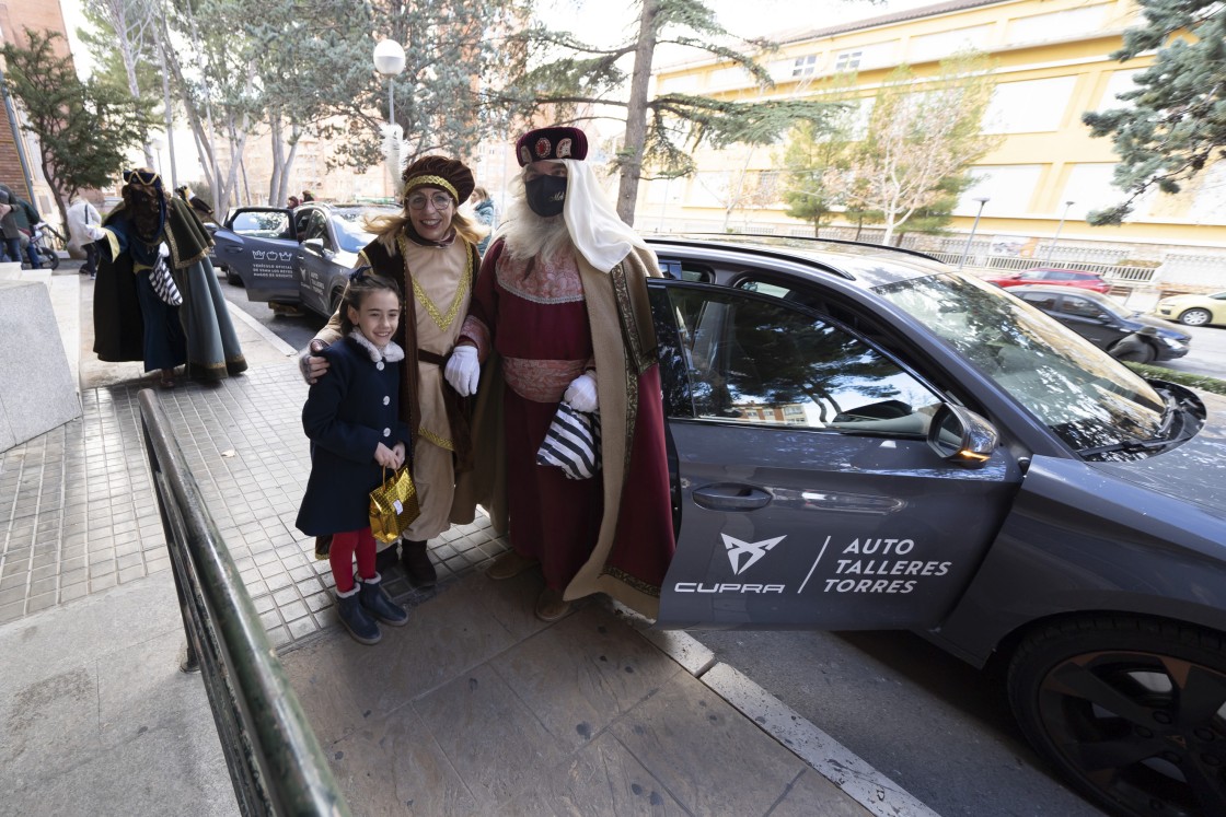 Galería de fotos: los Reyes Magos se despiden de Teruel visitando el hospital y centros de mayores