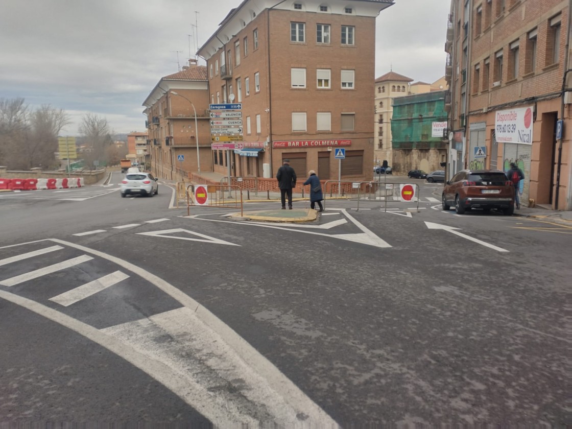 El acceso al centro de Teruel desde la Colmena carece de señalización orientativa