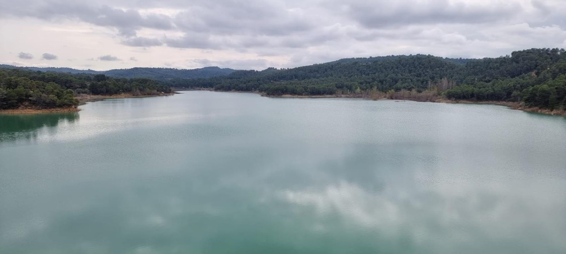 Cuatro empresas optan a adjudicarse el proyecto de mejora de la balsa de Valcomuna