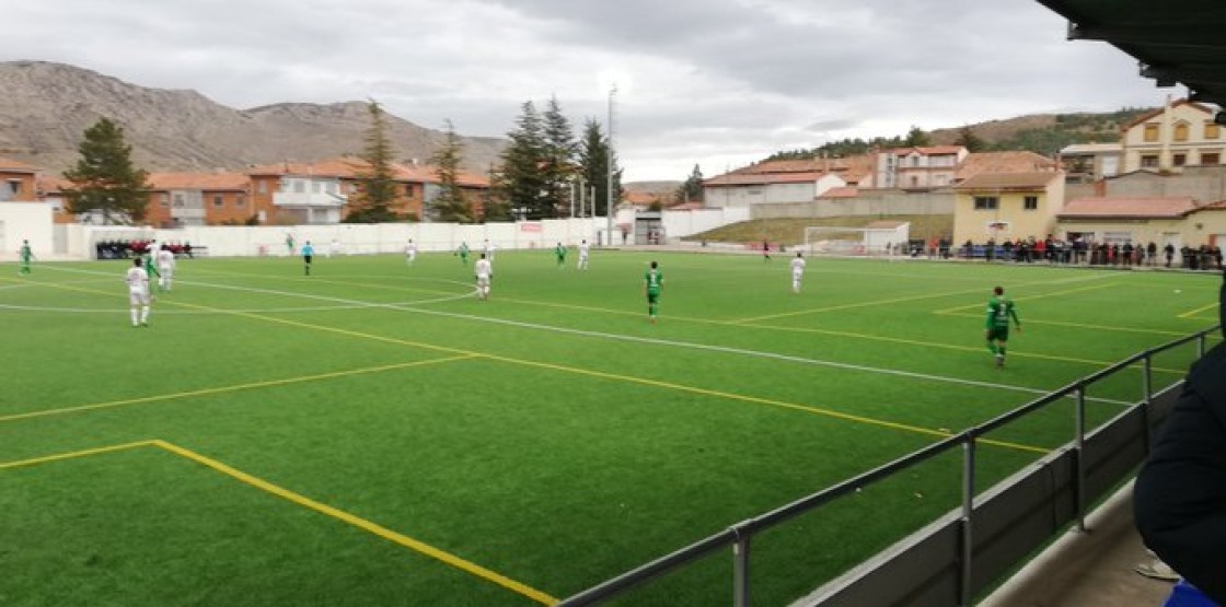 El Utrillas invoca a la épica y destrona al Cuarte de su puesto de liderazgo (2-1)