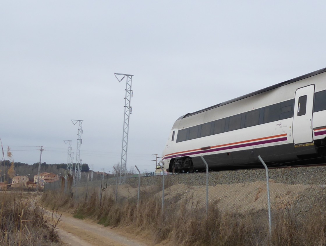 Autorizan licitar la ampliación de gálibos de los túneles del tren entre Teruel y Zaragoza