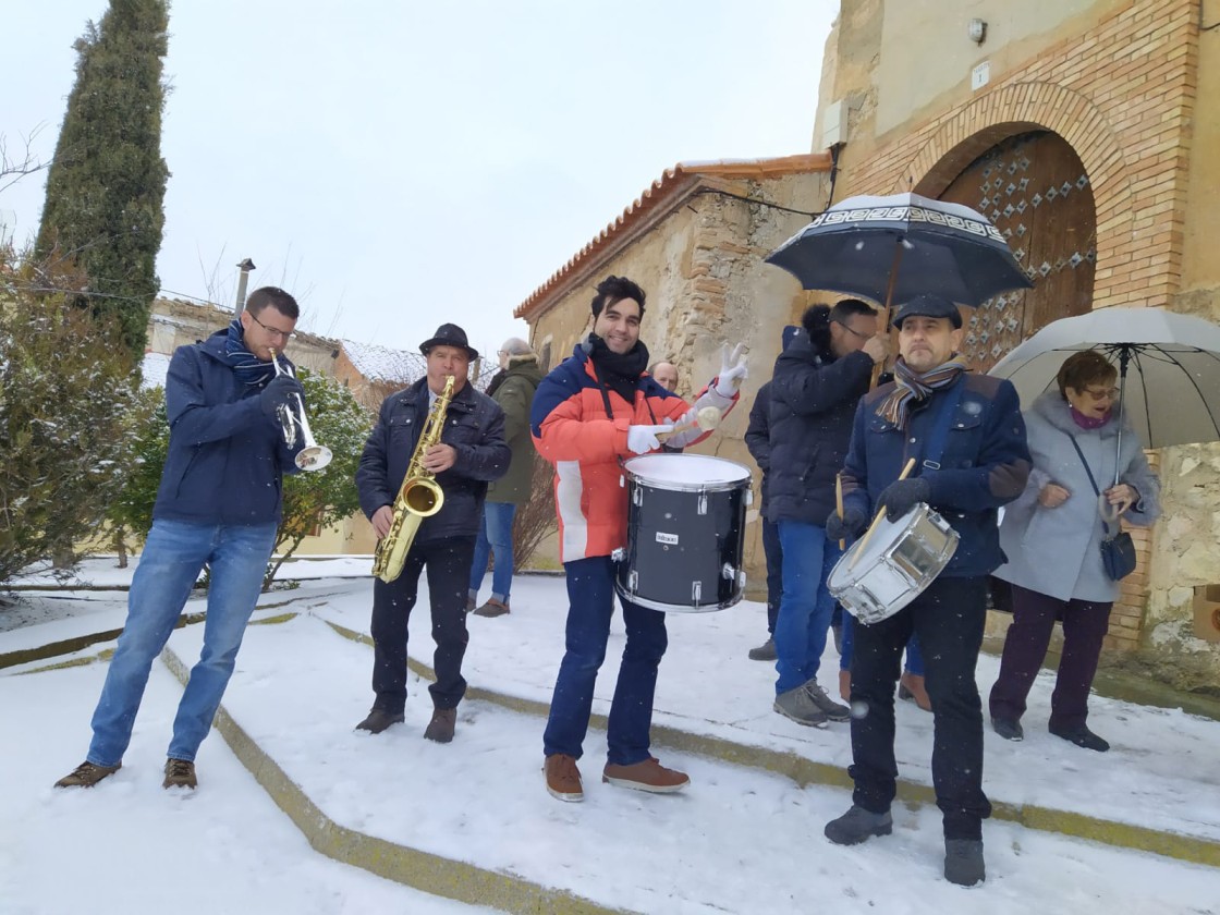 Andrés Sancho, el músico que lleva 44 años amenizando las fiestas de invierno de Barrachina