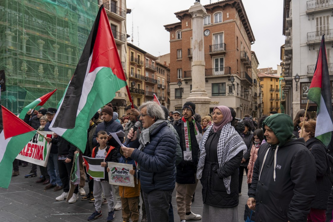 Unos 200 turolenses reclaman “el fin del genocidio” que sufre el pueblo palestino