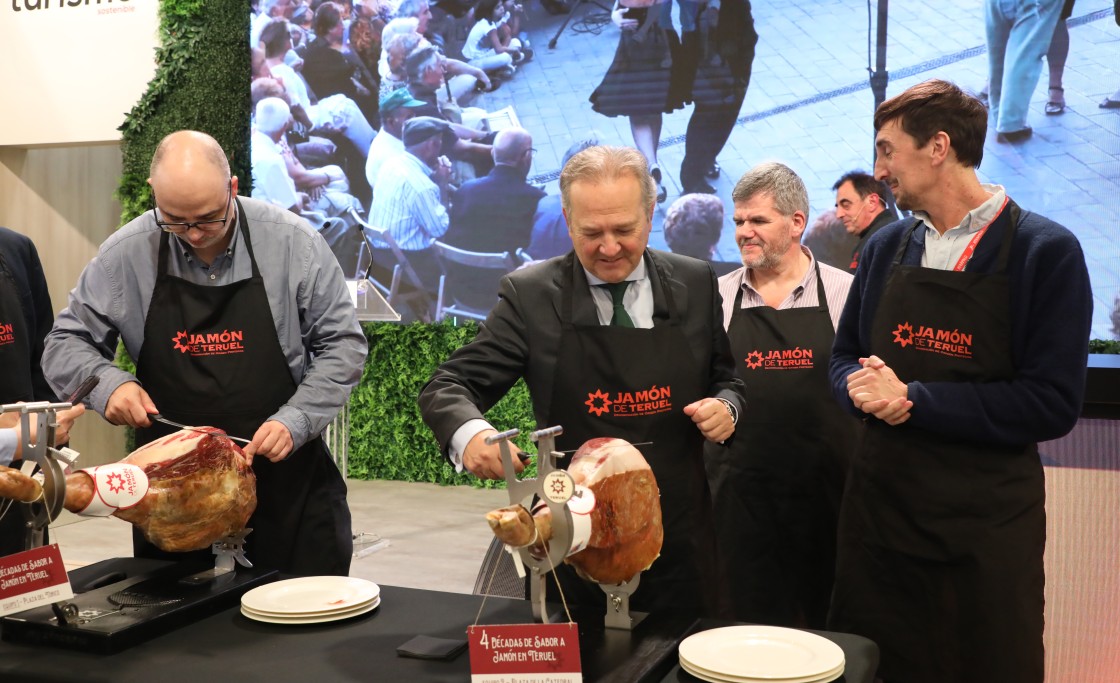 El CRDO del Jamón de Teruel celebra sus 40 años en el espacio de Aragón en Fitur