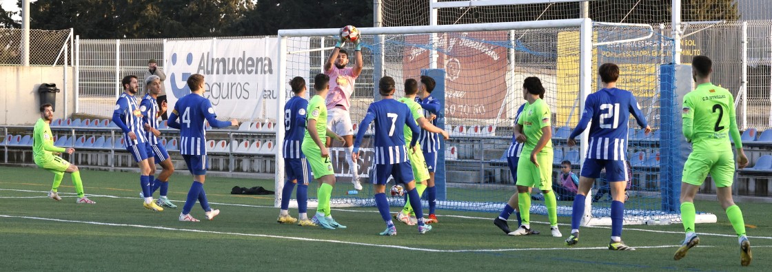 El Utrillas sucumbe ante el poderío del líder de la categoría (3-0)