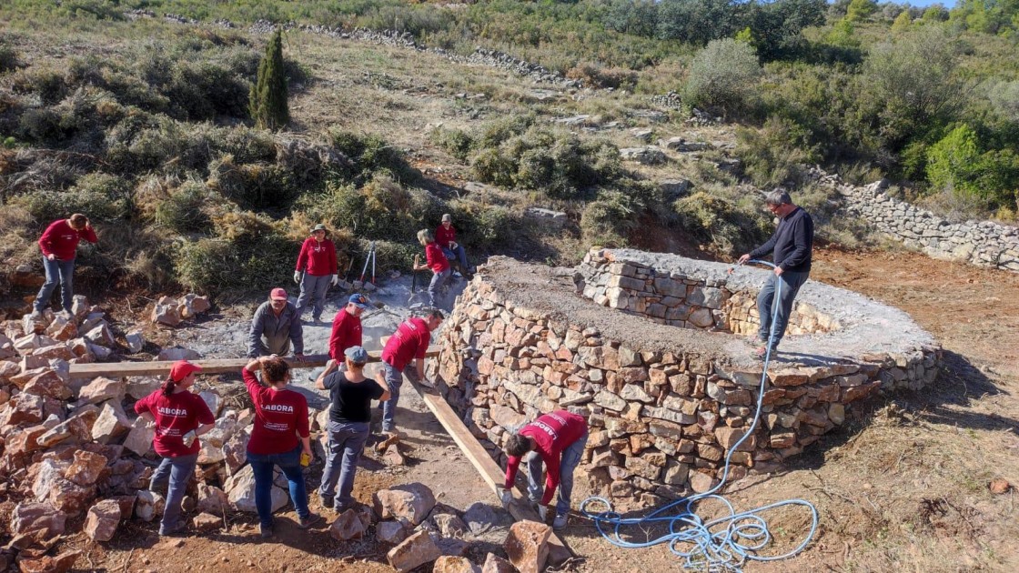 La sabiduría de Albarracín en torno a la cal ayuda a recuperar cuatro hornos en Castellón