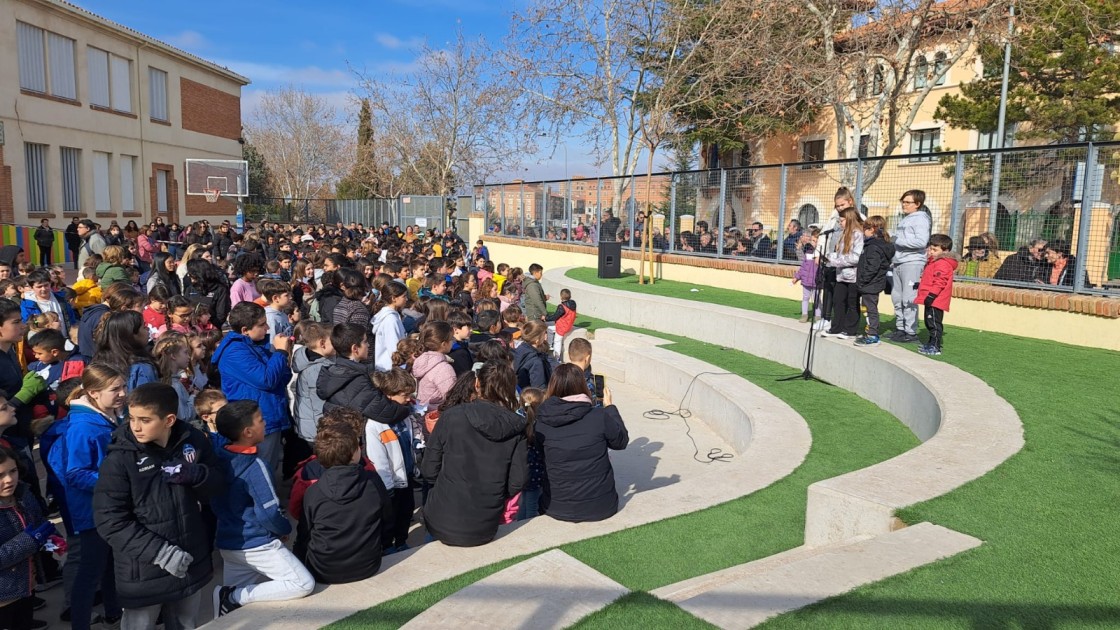 Día Escolar por la Paz: canciones y palomas para reclamar un mundo y un entorno sin conflictos