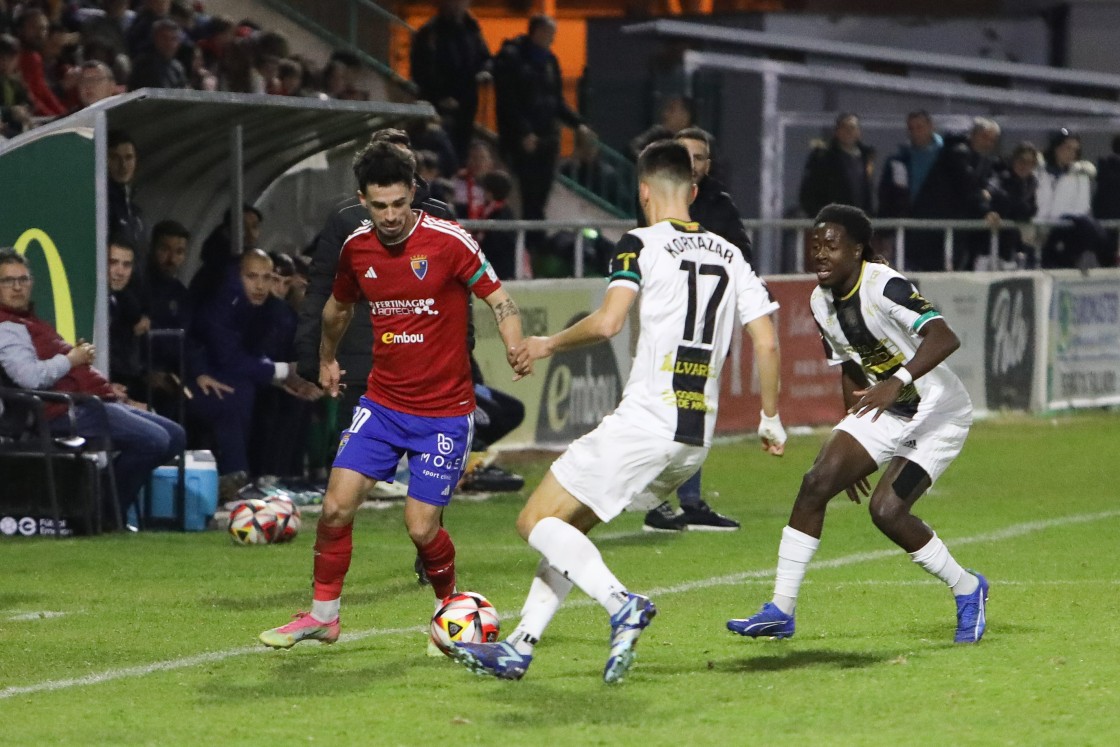 El CD Teruel deja escapar la oportunidad ante el Tarazona y solo suma un punto (0-0)