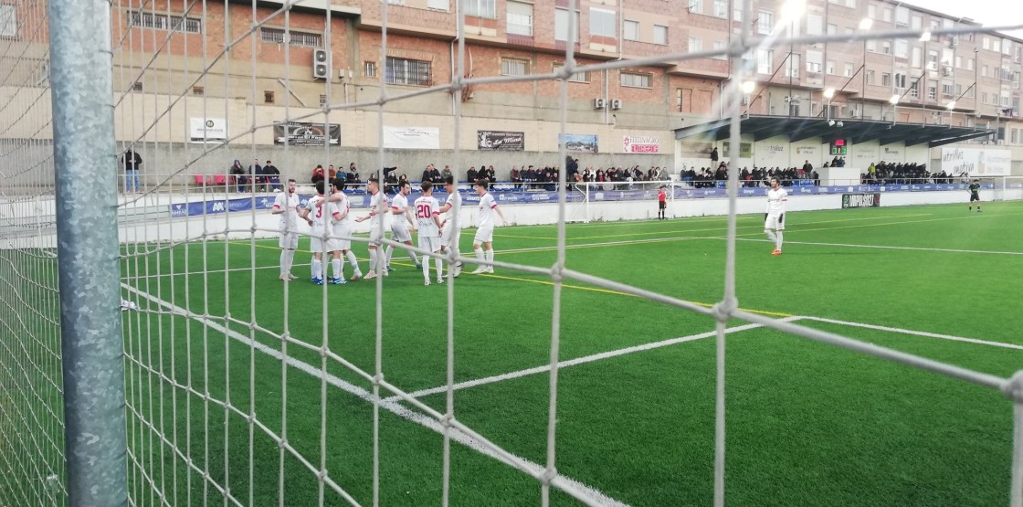 El Utrillas acaricia la permanencia con un gran triunfo ante el Illueca (3-1)