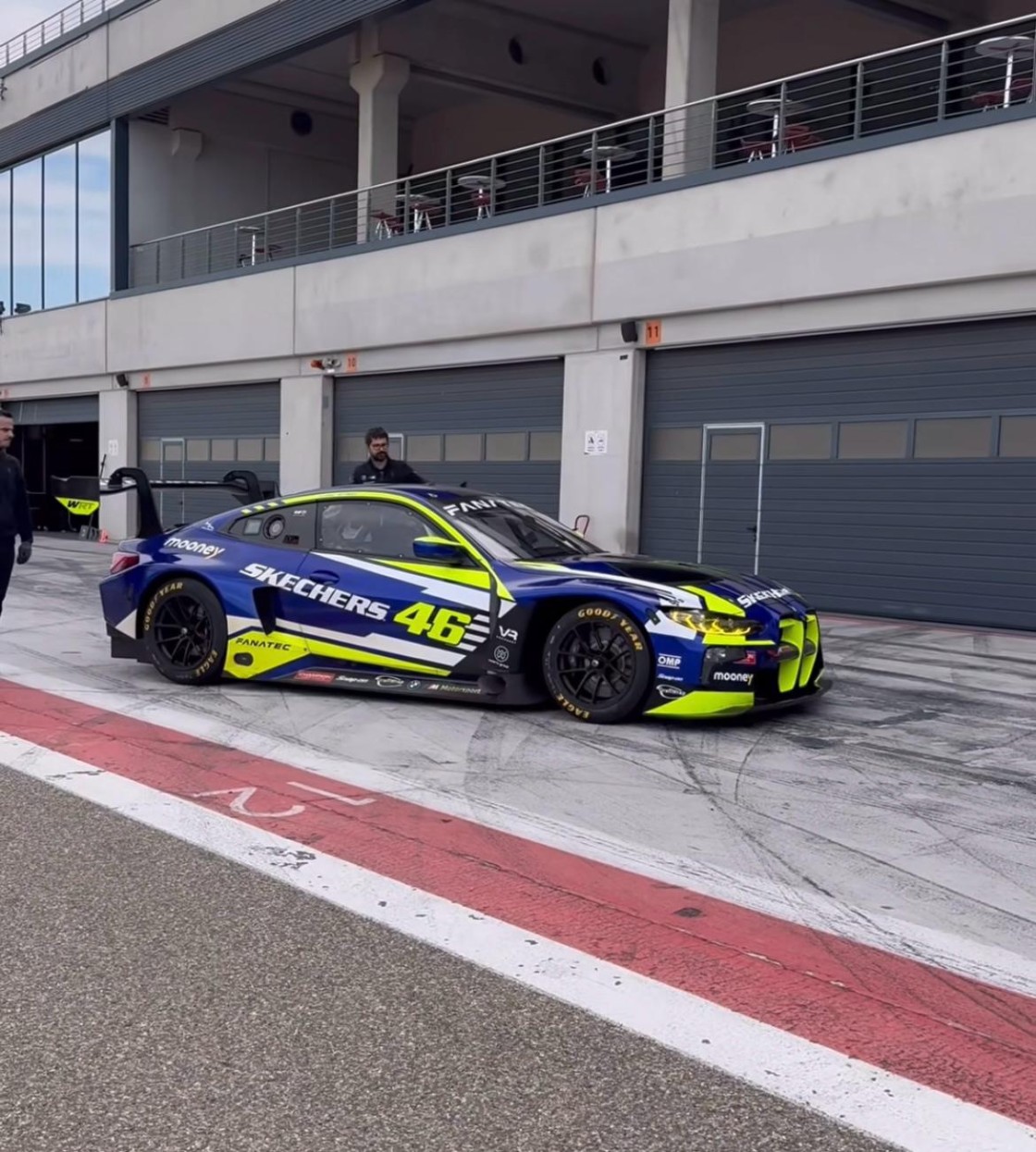 Valentino Rossi pone a prueba su BMW en Motorland