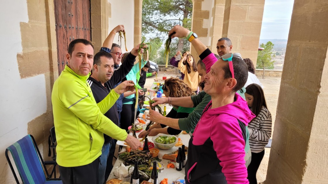 El Choricer mantiene la tradición del asado de carne, pero aparecen las paellas y los calçots