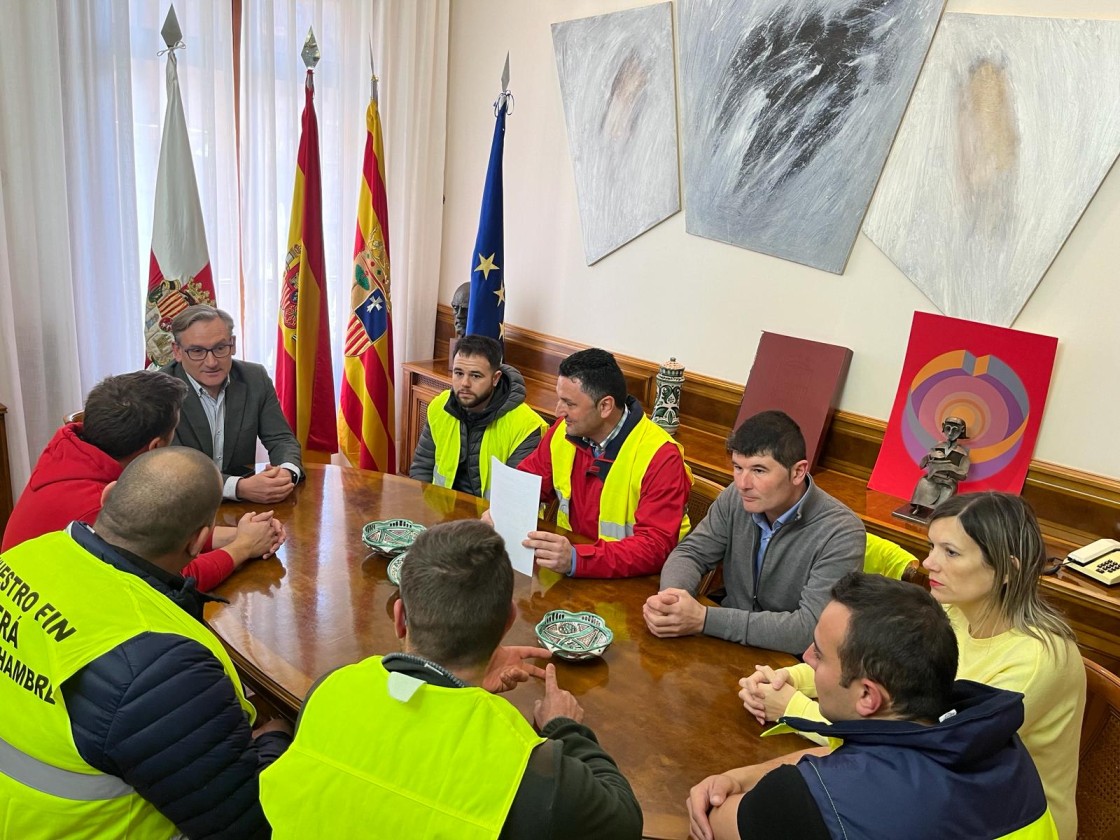 Juste se compromete a trasladar las reivindicaciones de los agricultores al Gobierno de Aragón
