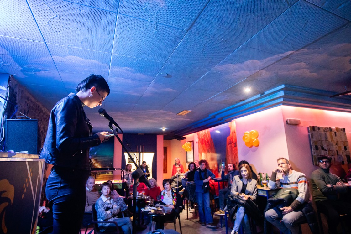 Los poetas de Teruel salen del ostracismo  con el espíritu de Lennon en el ambiente