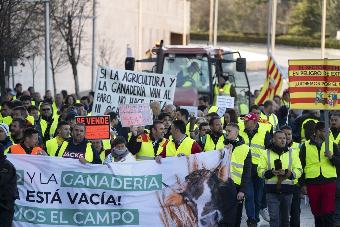 Las organizaciones agrarias fletan dos autobuses desde la provincia de Teruel para la manifestación de este lunes en Madrid