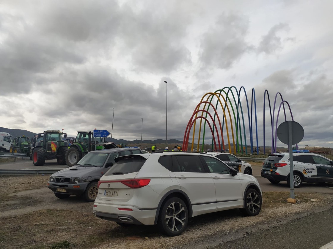 Los agricultores realizan cortes intermitentes en la A-23 en Calamocha de 16.00 a 19.00 horas