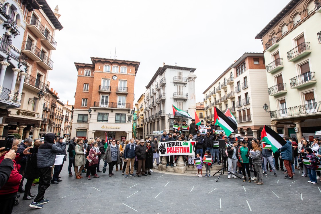 Decenas de personas reclaman en Teruel  y Alcorisa el fin de la ocupación de Gaza