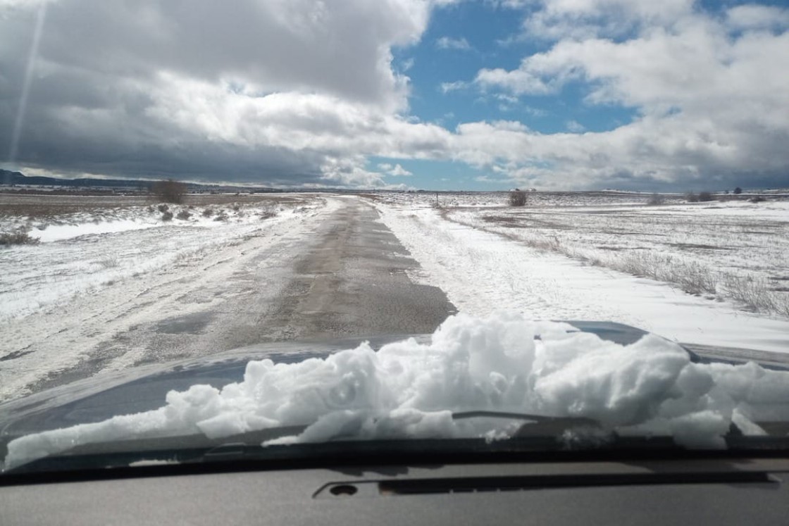 La nieve y el hielo obligan a circular con precaución en las sierras y el entorno de Teruel