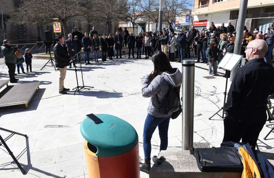 Alcañiz recuerda la fecha del bombardeo de 1938 y los colectivos memorialistas leen un manifiesto contra la derogación de la ley