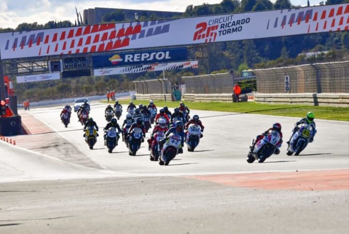 El turolense Miguel Sáez  inicia con buen pie la Copa de España SBK Legends