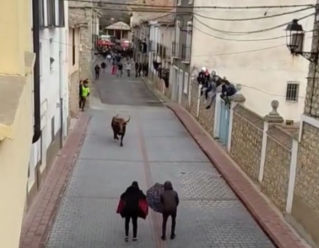 Un hombre ataca con  una navaja a tres jóvenes  en Gea durante una fiesta