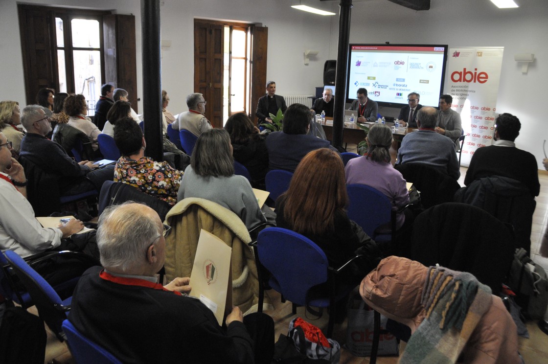El reto de incorporar la IA en la gestión de las bibliotecas, a debate en Teruel