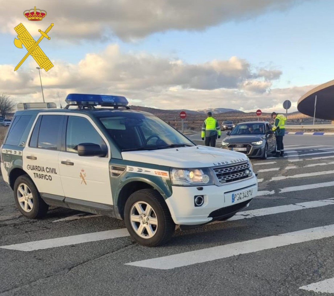 La Guardia Civil de Teruel intercepta al conductor ebrio que circuló más de 15 kilómetros en sentido contrario en la A-23