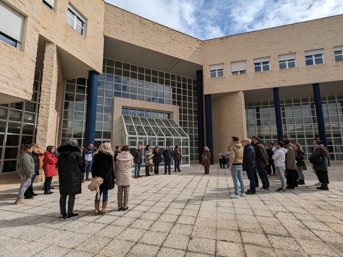 Unas 60 personas se concentran en el Campus en favor de la igualdad