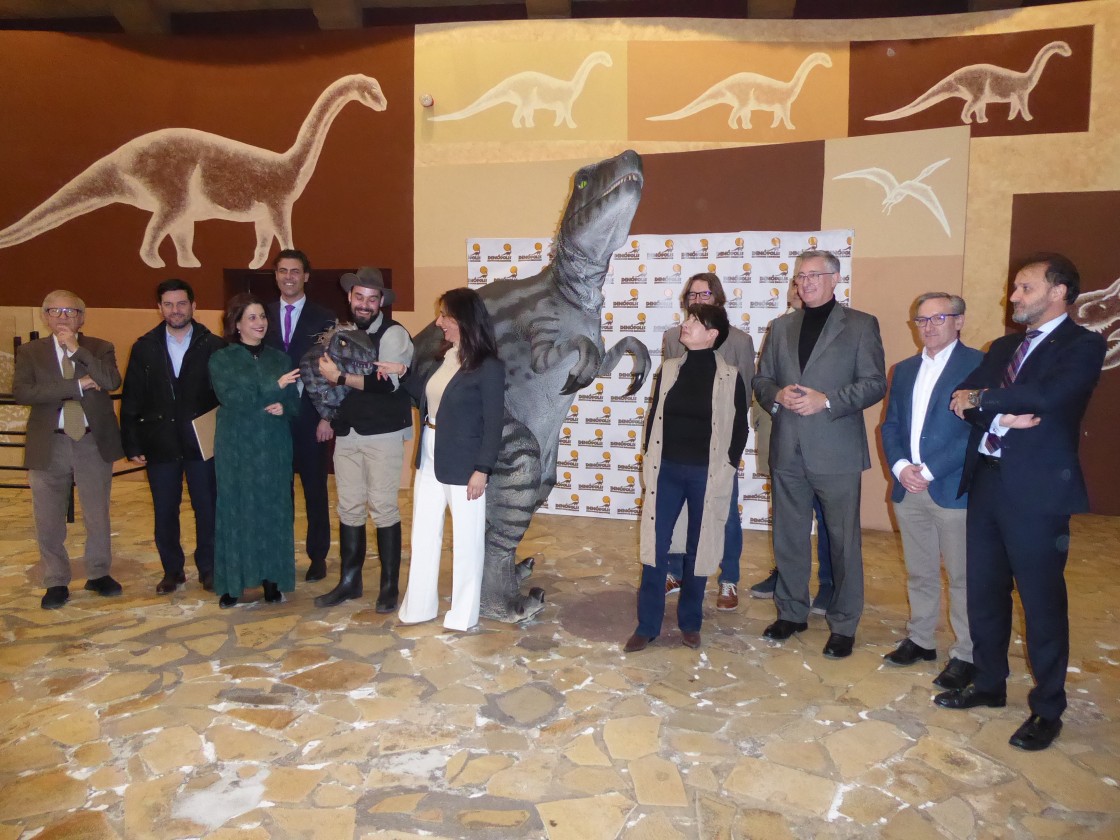 Un dinosaurio carnívoro 'vivo' de 4 metros se incorpora a los contenidos de Dinópolis