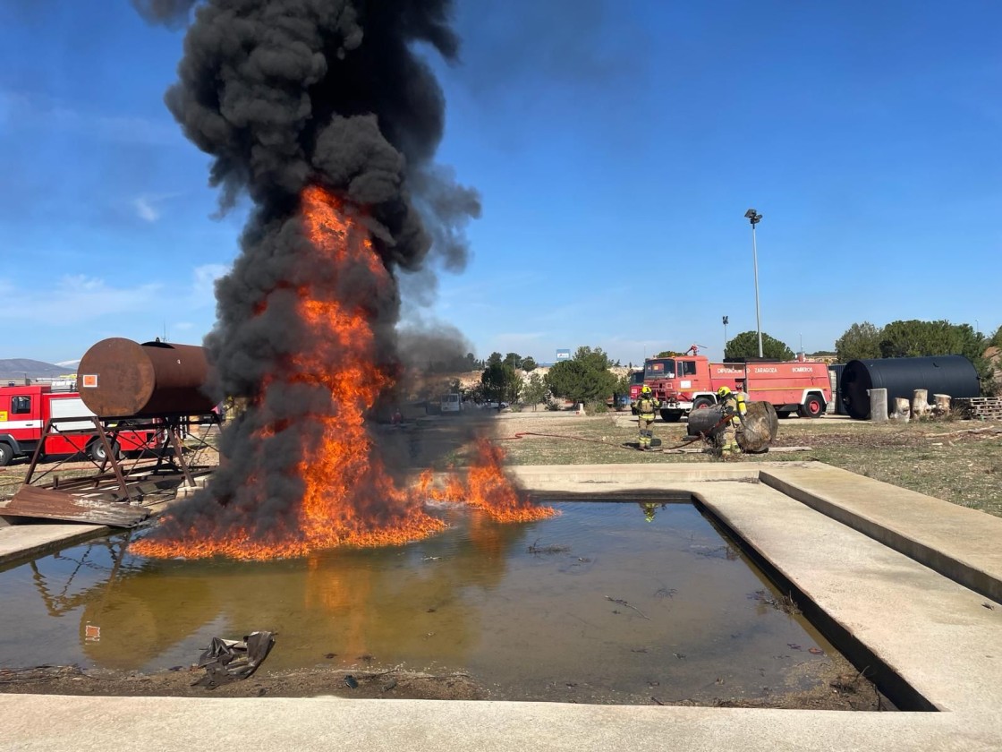 Una docena de bomberos de la DPT participan en el curso de ascenso a oficiales
