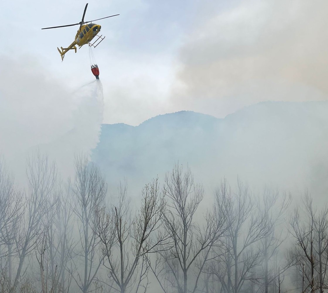 Una quema de rastrojos, posible causa de un incendio entre Albalate y Ariño que ya está controlado