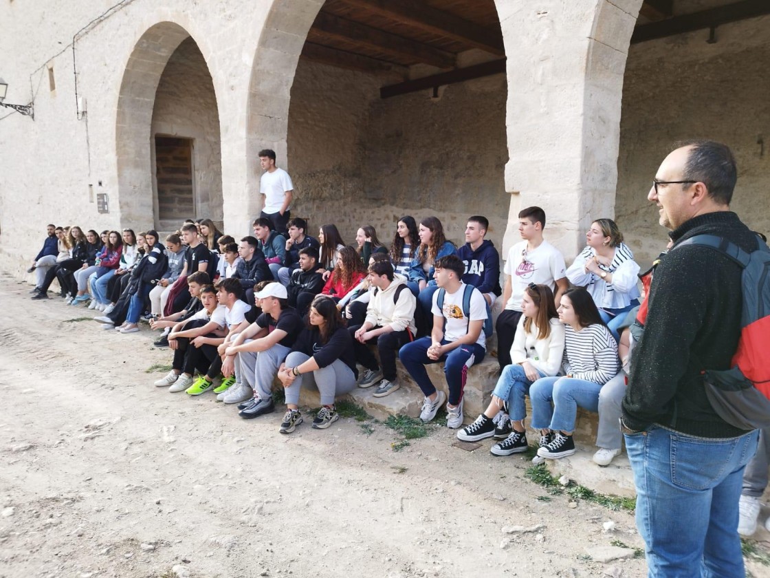 Los maestros del futuro aprenden de la escuela del pasado en La Cañada y Mosqueruela