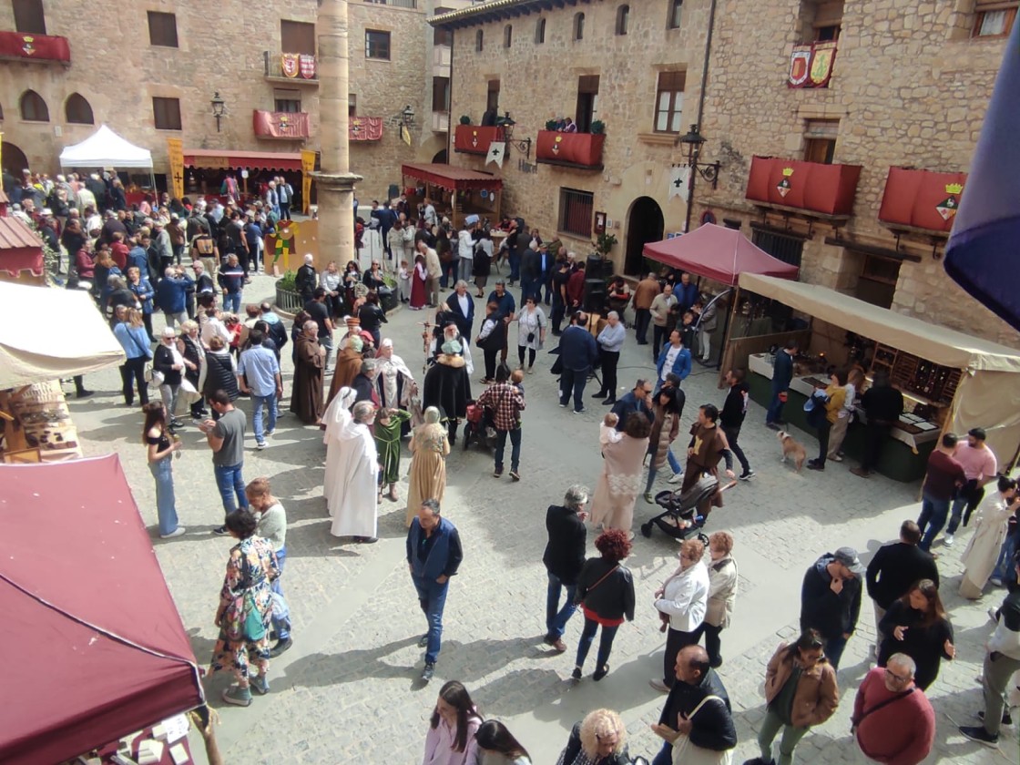 Maridaje de vinos y entretenimiento en Cretas,  con promesas de apoyar una futura Denominación de Origen