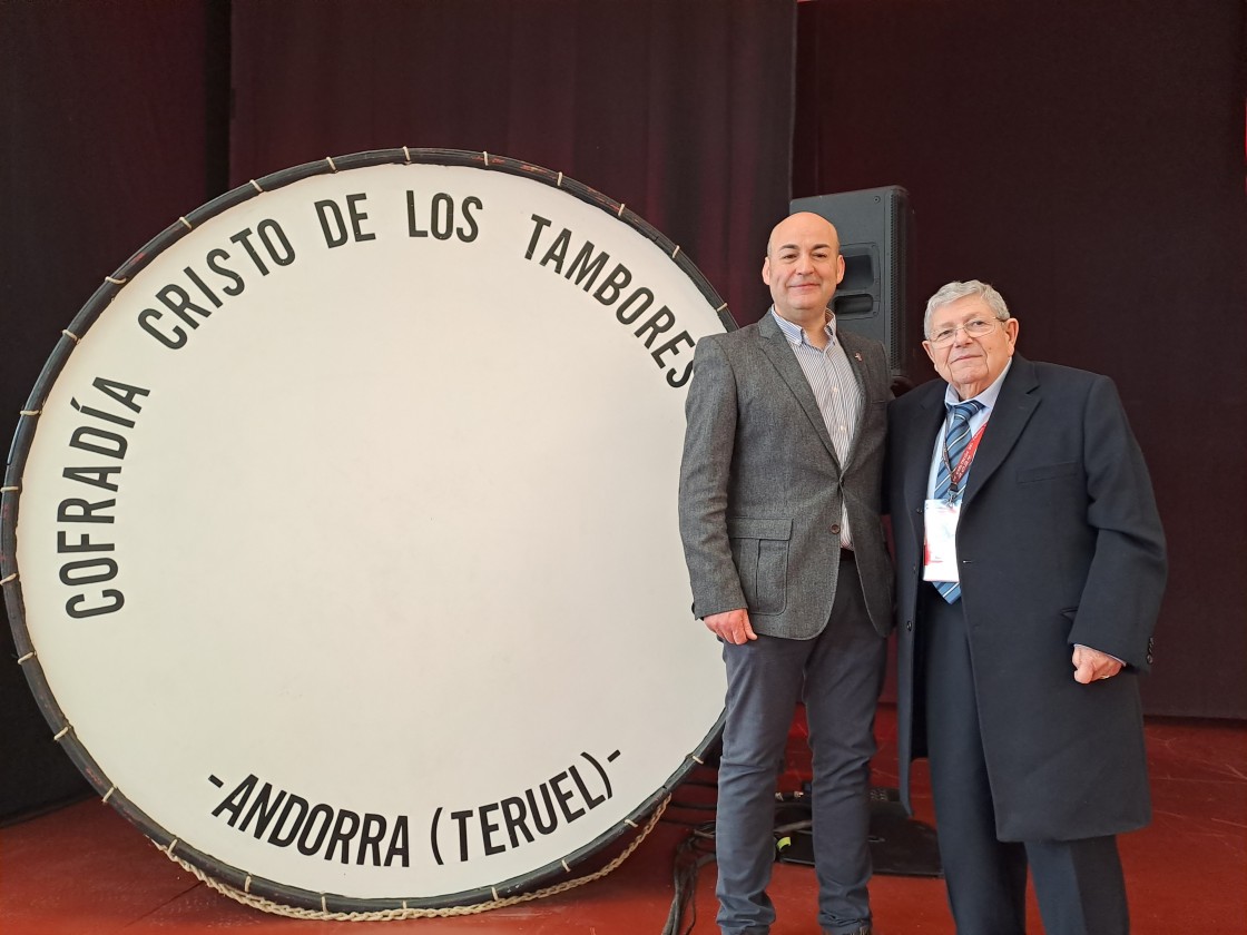 Fernando Galve, presidente de la Ruta del Tambor y Bombo: “Vengas de donde vengas, si te pones una túnica y te cuelgas un tambor puedes participar como uno más”