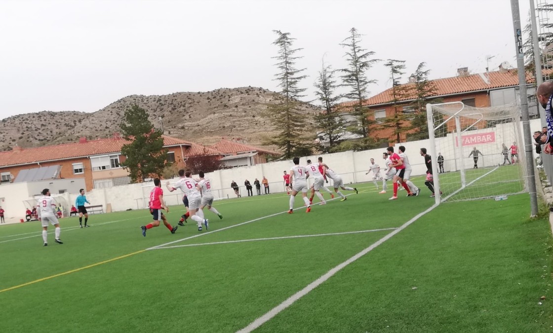 El Utrillas vuelve por fin a la senda del triunfo en su partido ante el Fraga (2-1)