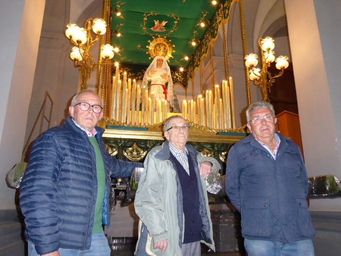 Medio siglo portando la imagen de Nuestra Señora de la Esperanza bajo el aliento de la devoción y la fe