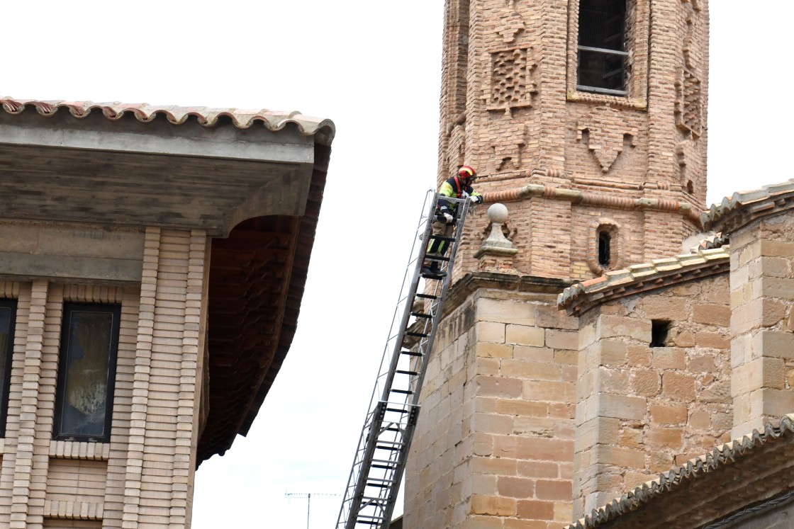 Cerrada la calle Ángel Ruiz y adyacentes de Alcañiz por la caída de materiales de la iglesia de Escolapios a la vía  pública