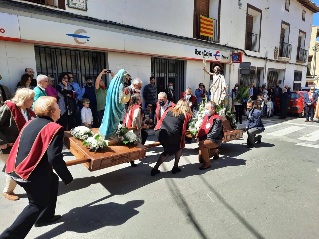 El Rodillé de Muniesa, la procesión donde el Encuentro se hace de rodillas