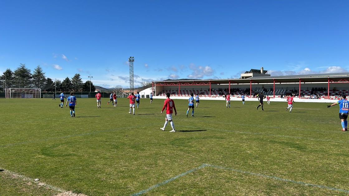 Calamocha y Binéfar se reparten el dominio y firman el empate a cero (0-0)