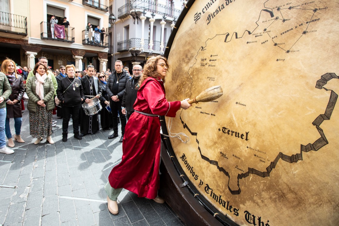 Una emocionada Carmen París rompe la hora en Teruel
