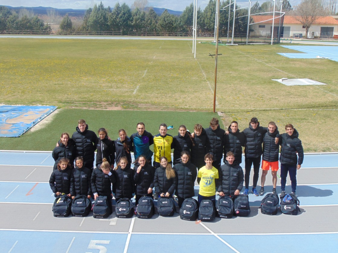 Atletas del Scorpio de Zaragoza,  en Teruel para entrenarse en altitud