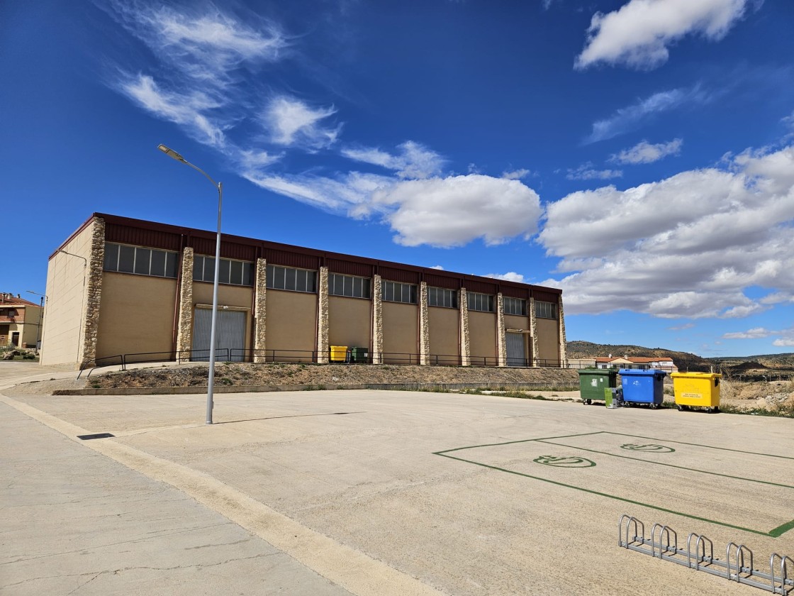 El Ayuntamiento de Alloza construirá dos pistas de pádel cubiertas este año