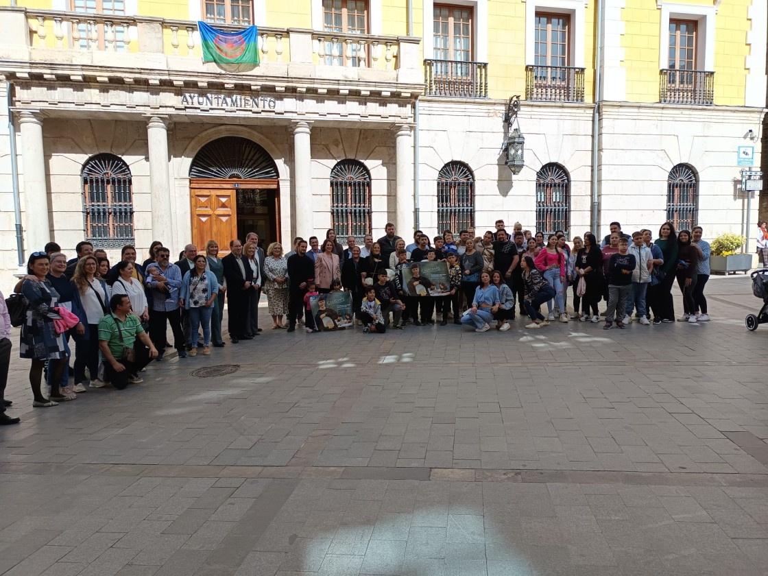 El Pueblo Gitano en Teruel celebra  su día con la corporación municipal de Teruel