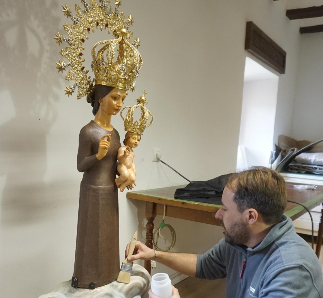 La Virgen de la Fuensanta de Villel muestra su color original tras una minuciosa restauración