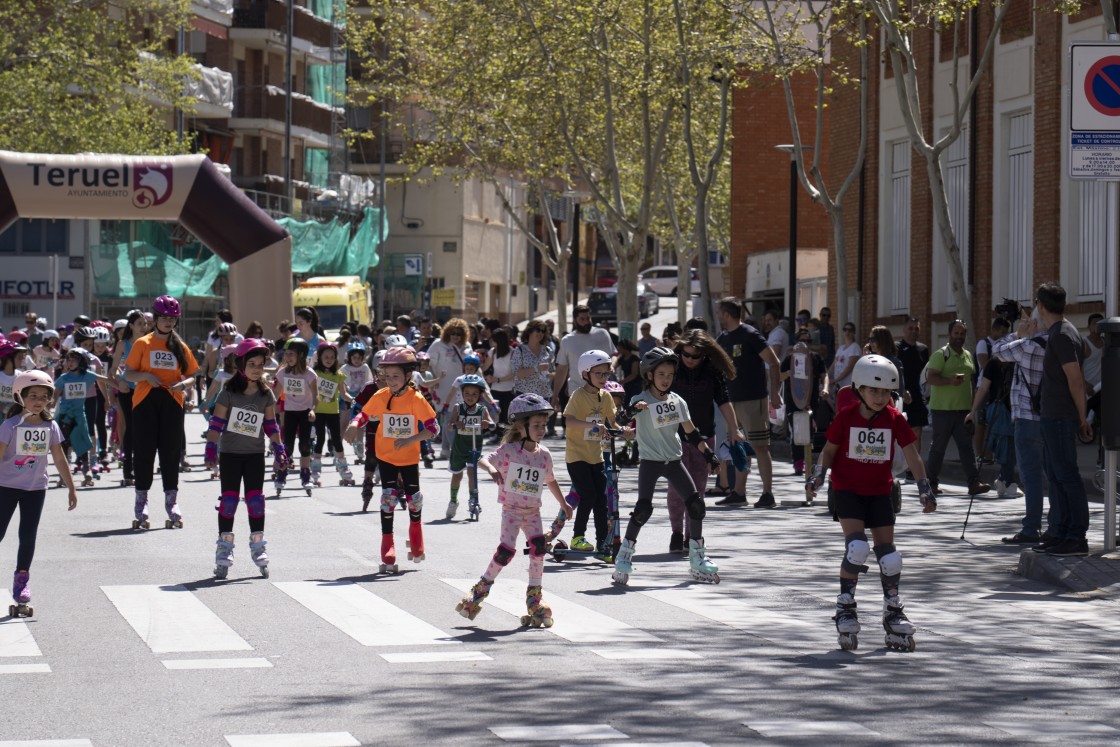 La Patinada por la salud promueve el ejercicio físico entre los turolenses