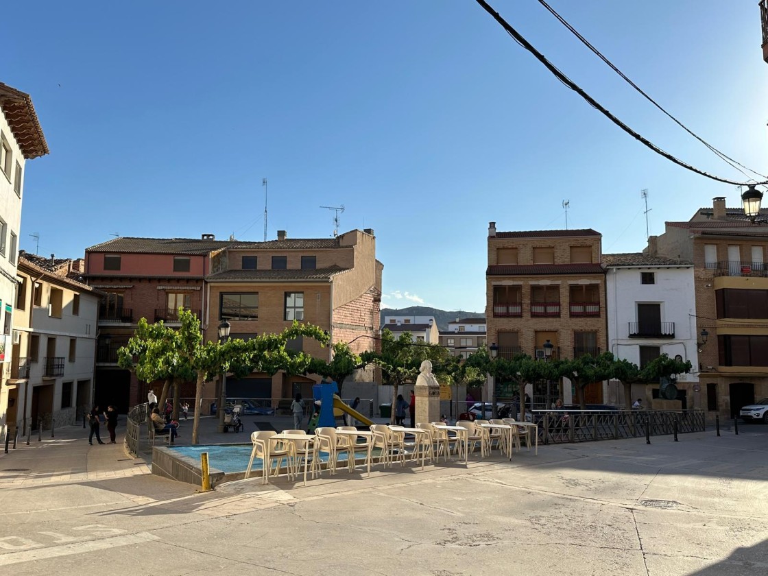 Arranca en Calanda el plan de mejora del comercio con las obras en la Plaza de San Miguel