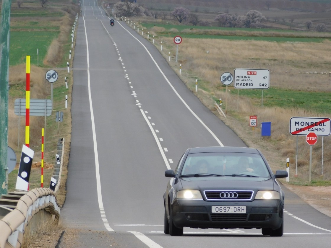 Cuestiones técnicas apuntan hacia una vía de tres carriles y no a una autovía como alternativa a la N-211