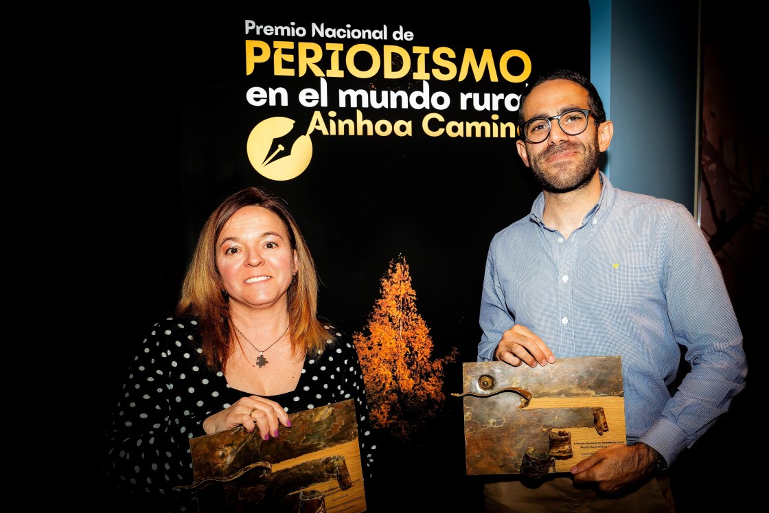 Cruz Aguilar recoge el Premio Ainhoa Camino que reconoce la labor del periodismo local