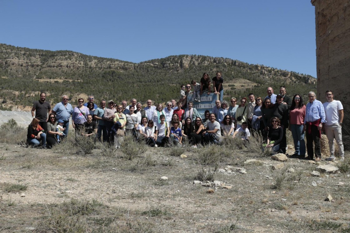 Santolea Viva reúne en las ruinas del pueblo a casi cien personas descendientes del lugar