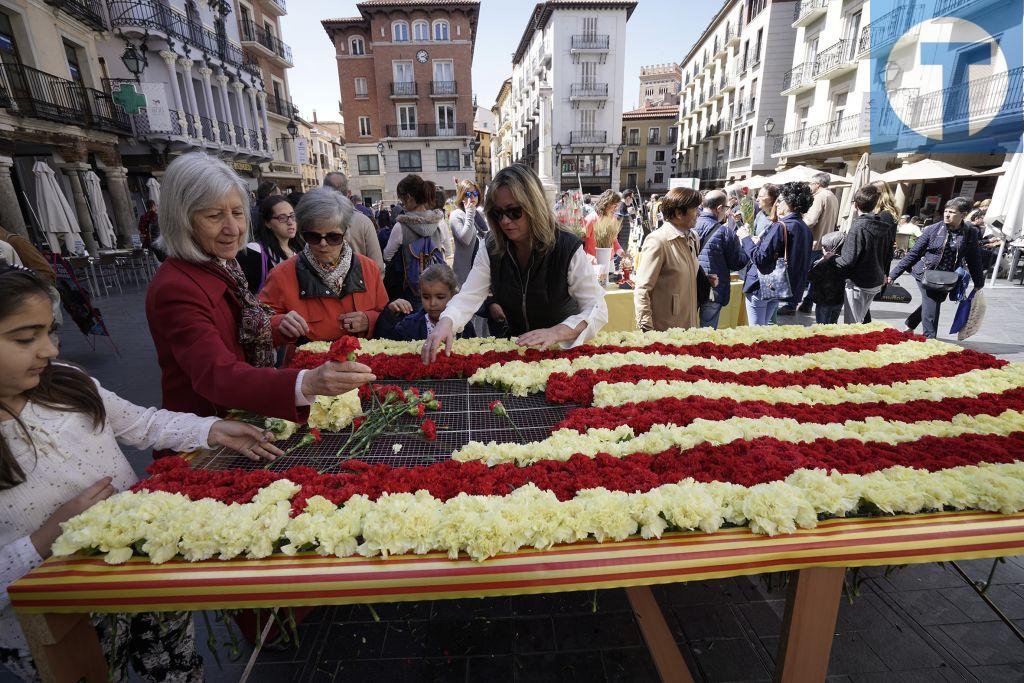 Galería de fotos: Libros y actividades callejeras para celebrar San Jorge en Teruel